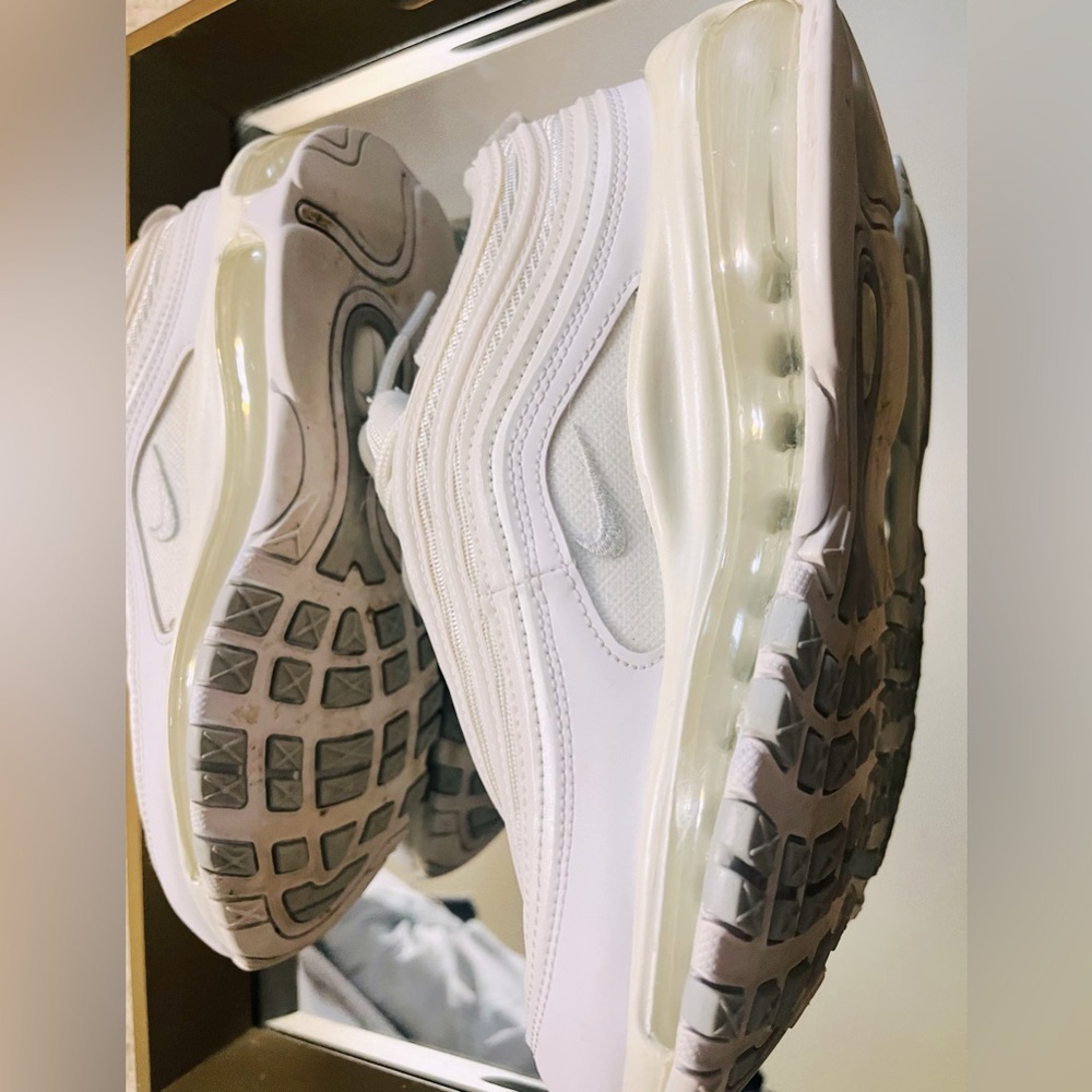 Nike Air Max 97 - New-like condition- See photos Size 7.5 Boys/ 6-6.5 Womens - Picture 4 of 12